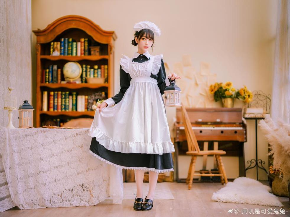 周叽是可爱兔兔仿生人，cosplay作品成功吸引眼球