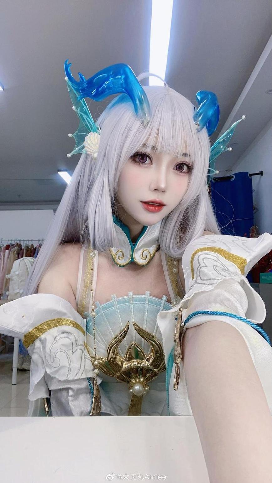 大肉丸amiee身高照片更新！最新的cosplay尽在这里，每一次呈现都是一个小小的惊喜